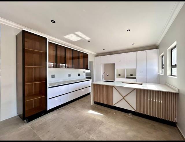 5 BEDROOM HOUSE FOR SALE IN SAVANNAH COUNTRY ESTATE